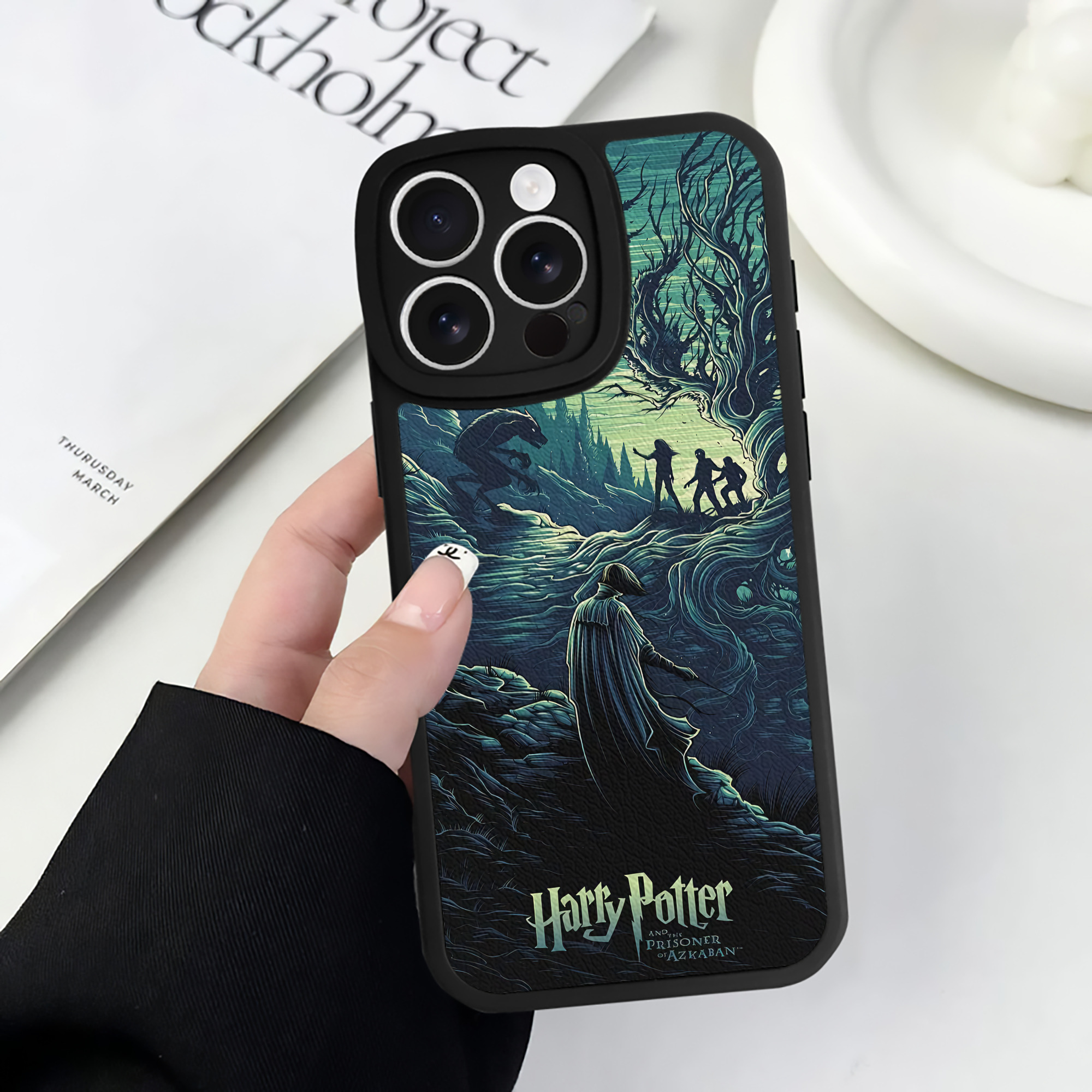 （画像用） Harry Potter ハリー・ポッターシリーズ 【iPhone 16シリーズ対応】シリコンスマホケース（レザー調） 材質：シリコン